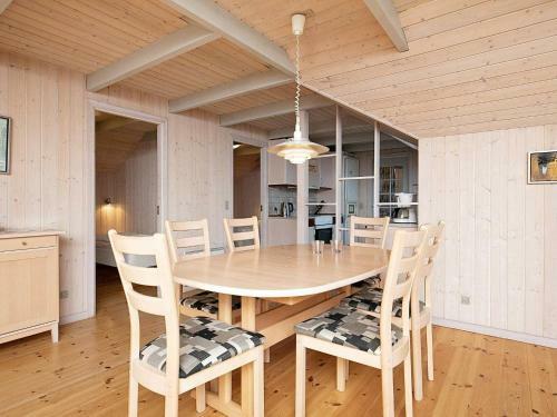 Three-bedroom Holiday Home In Ringk�bing 16