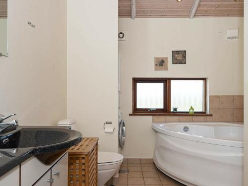 Three-bedroom Holiday Home In Ulfborg 4