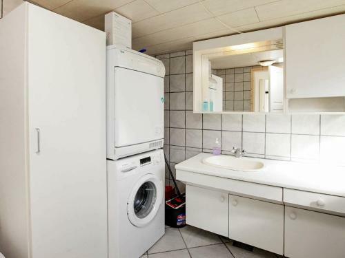 Two-bedroom Holiday Home In Vinderup 4