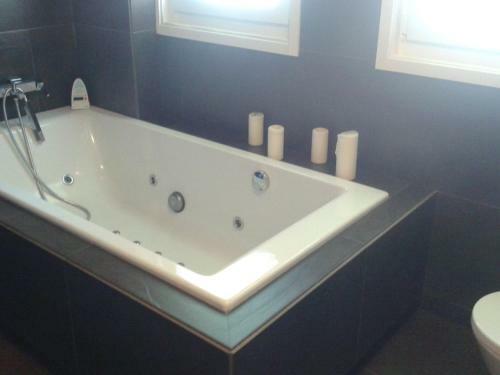Cozy Holiday Home In Oleiros With Private Pool And Jacuzzi