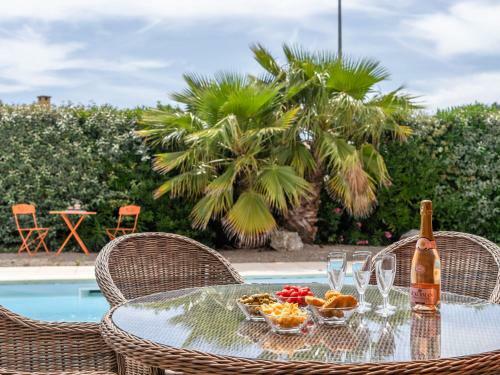Quaint Villa In Aigues-vives With Private Pool