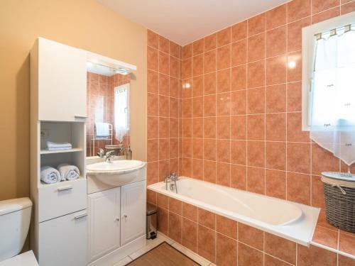 Quaint Villa In Aigues-vives With Private Pool
