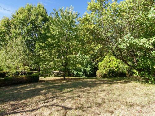 Cozy Cottage With Fenced Garden In Ayen