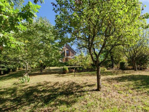 Cozy Cottage With Fenced Garden In Ayen