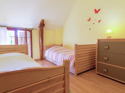 Cozy Cottage With Fenced Garden In Ayen