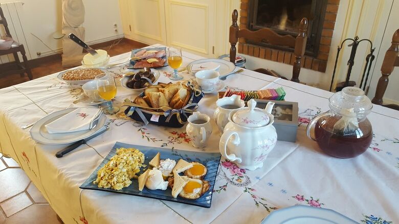 Bed & Breakfast Camden House And Castle