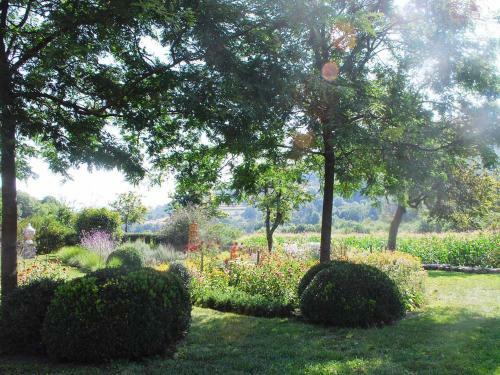 Rustic Homes In Saint-etienne-de-serre With Garden