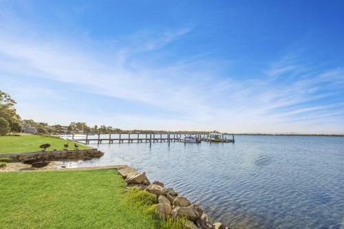 Eagle Point Getaway - Waterfront Serenity!