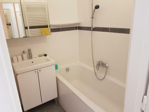 Govienna Bright River Apartment
