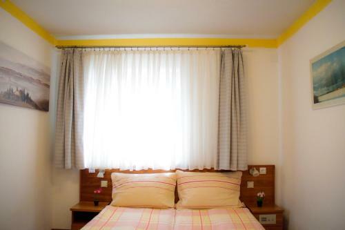 Chicken King's Rooms