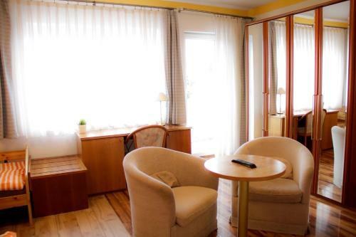 Chicken King's Rooms