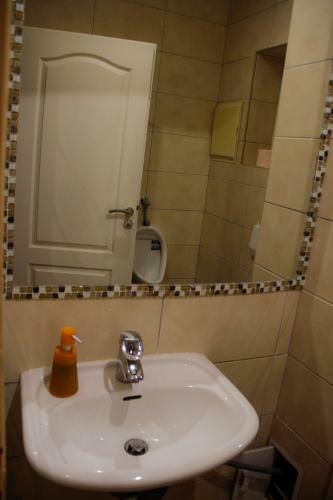Chicken King's Rooms