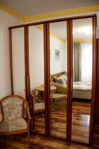 Chicken King's Rooms