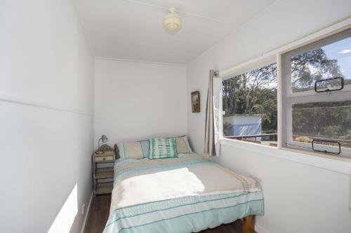 681 Murramarang Rd - Retro Beach Cottage
