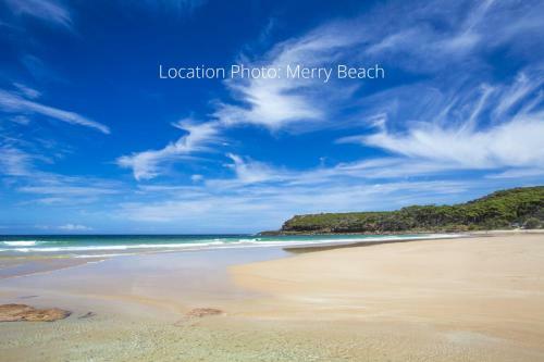 681 Murramarang Rd - Retro Beach Cottage