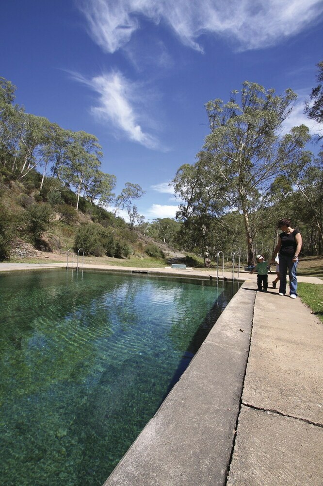 Lodge Yarrangobilly Caves House