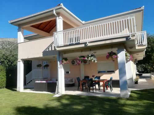 Hostal Riverside Guesthouse