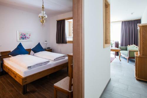 Carlton-europe Vintage Adults Hotel