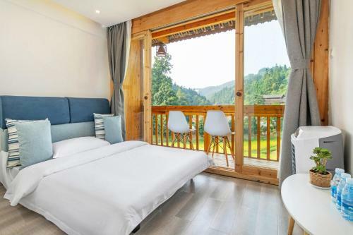 Zhaoxing W Lodge
