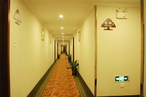 Hotel Shell Golmud Underground Pedestrian Street