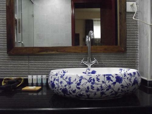 Lang Quan Holiday Hotel