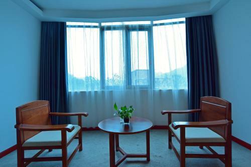 Lang Quan Holiday Hotel