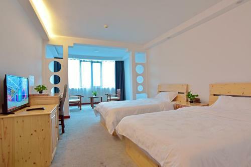 Lang Quan Holiday Hotel