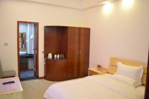 Lang Quan Holiday Hotel