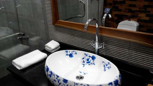 Lang Quan Holiday Hotel