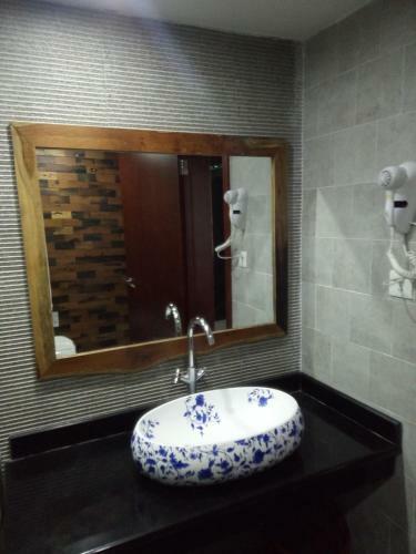 Lang Quan Holiday Hotel