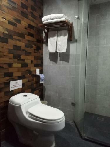 Lang Quan Holiday Hotel