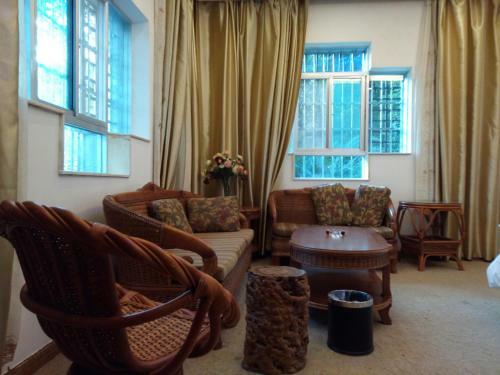 Lang Quan Holiday Hotel