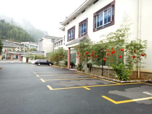 Lang Quan Holiday Hotel