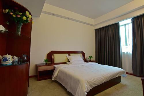Lang Quan Holiday Hotel