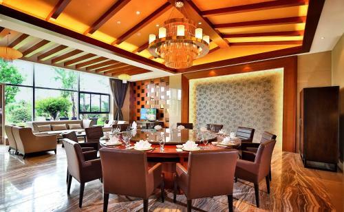 Hotel Intercontinental Sancha Lake