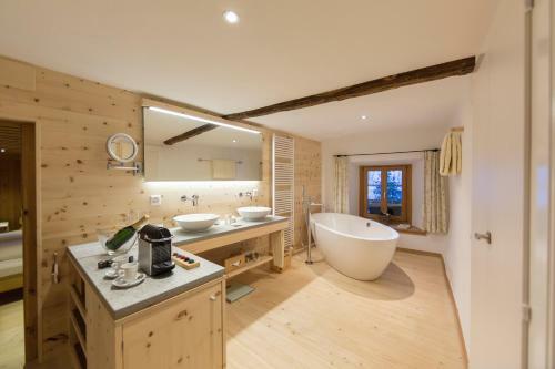 Relais & Ch�teaux In Lain Hotel Cadonau