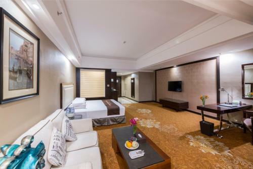 Ulanhot Xing'anmeng Country Garden Phoenix Hotel
