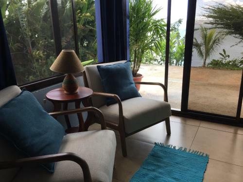 Hostal Bluebay Bugenvil Lake Lodge