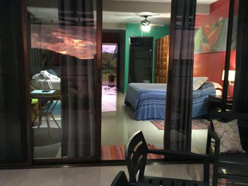 Hostal Bluebay Bugenvil Lake Lodge