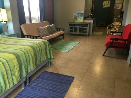Hostal Bluebay Bugenvil Lake Lodge