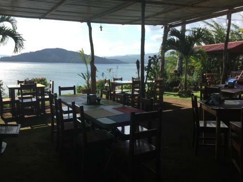 Hostal Bluebay Bugenvil Lake Lodge