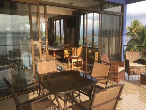 Hostal Bluebay Bugenvil Lake Lodge