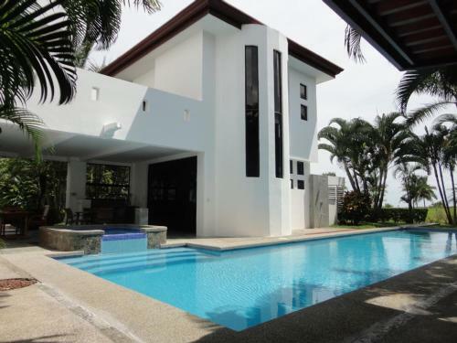 6 Bedroom House With Ocean Views Hermosa Palms #110