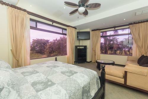 6 Bedroom House With Ocean Views Hermosa Palms #110