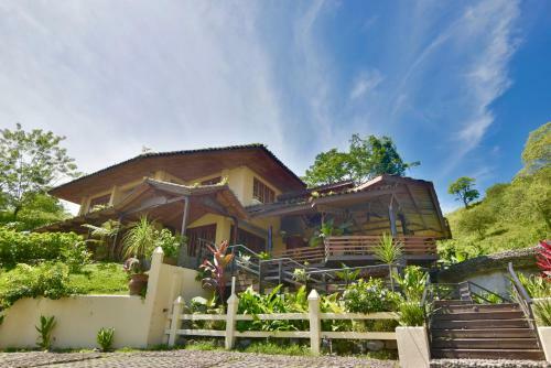 Majestic Lodge