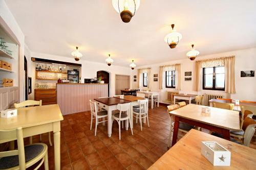 Hostal Restaurace A Penzion Jilm