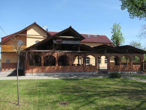Hostal Penzion Adam?�k