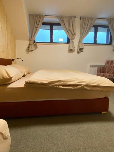 Hostal Chata Je?abinka