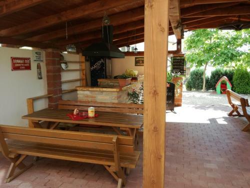 Hostal Restaurace - Penzion Bavorsk� Dv?r