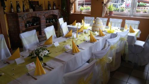 Hostal Restaurace - Penzion Bavorsk� Dv?r